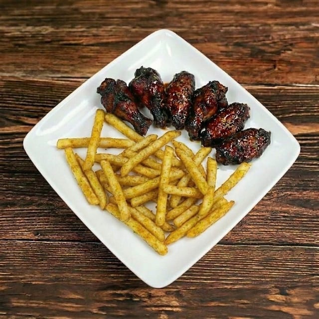 6 pc Fried Chicken Wings & Fries.