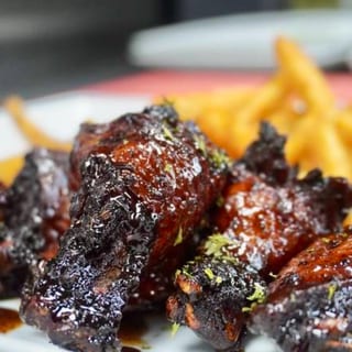 8 pc Jerk wings & Fries